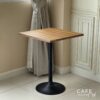 Isometric view of a table featuring an oak top and round leg