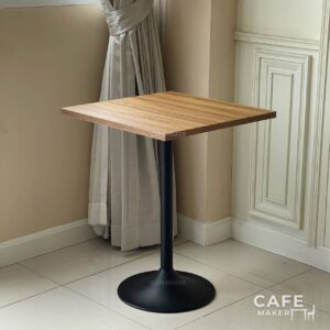 Isometric view of a table featuring an oak top and round leg