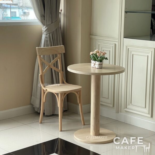 Set of narrow natural parawood Windsor chairs arranged together, highlighting their classic design and natural wood finish