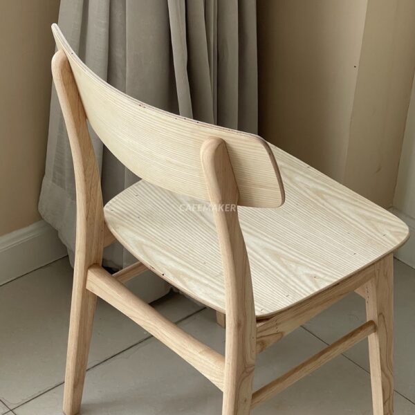 Isometric back view of a natural parawood café chair featuring a V-backrest
