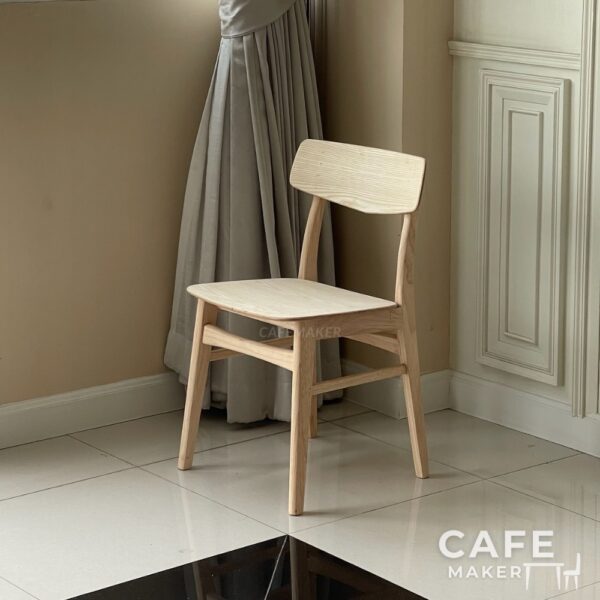 Isometric view of a natural parawood café chair with a V-backrest