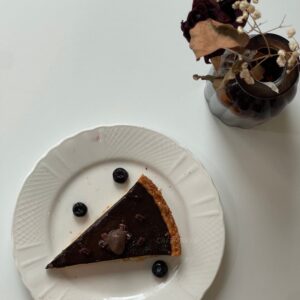 White-top round table with round leg, beautifully arranged with an assortment of dessert